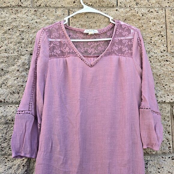 Elegant Pink Lace-Trimmed Women's Top - Picture 2 of 16